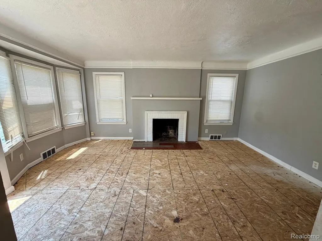 15431 Saratoga Street Detroit City MI 48205