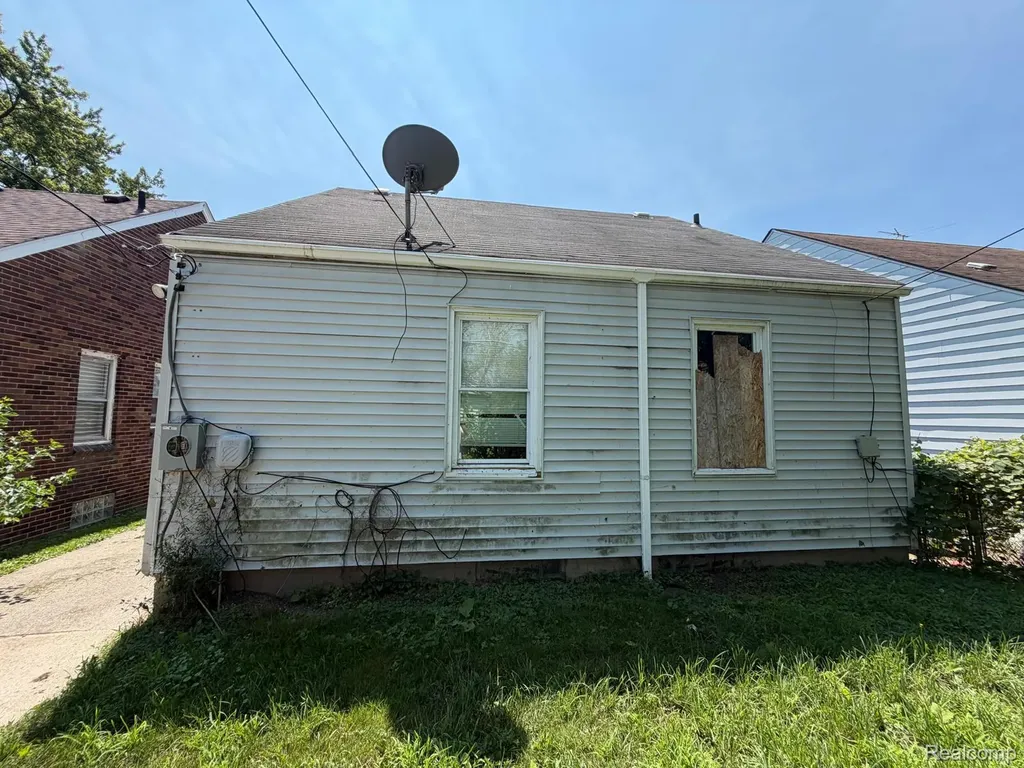 15431 Saratoga Street Detroit City MI 48205