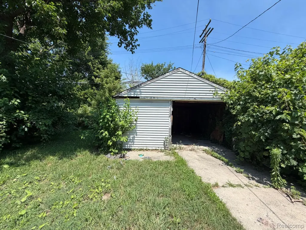 15431 Saratoga Street Detroit City MI 48205