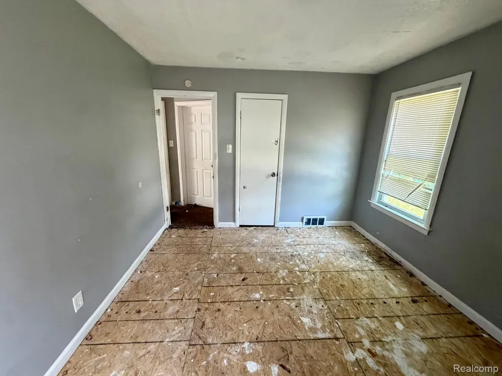 15431 Saratoga Street Detroit City MI 48205