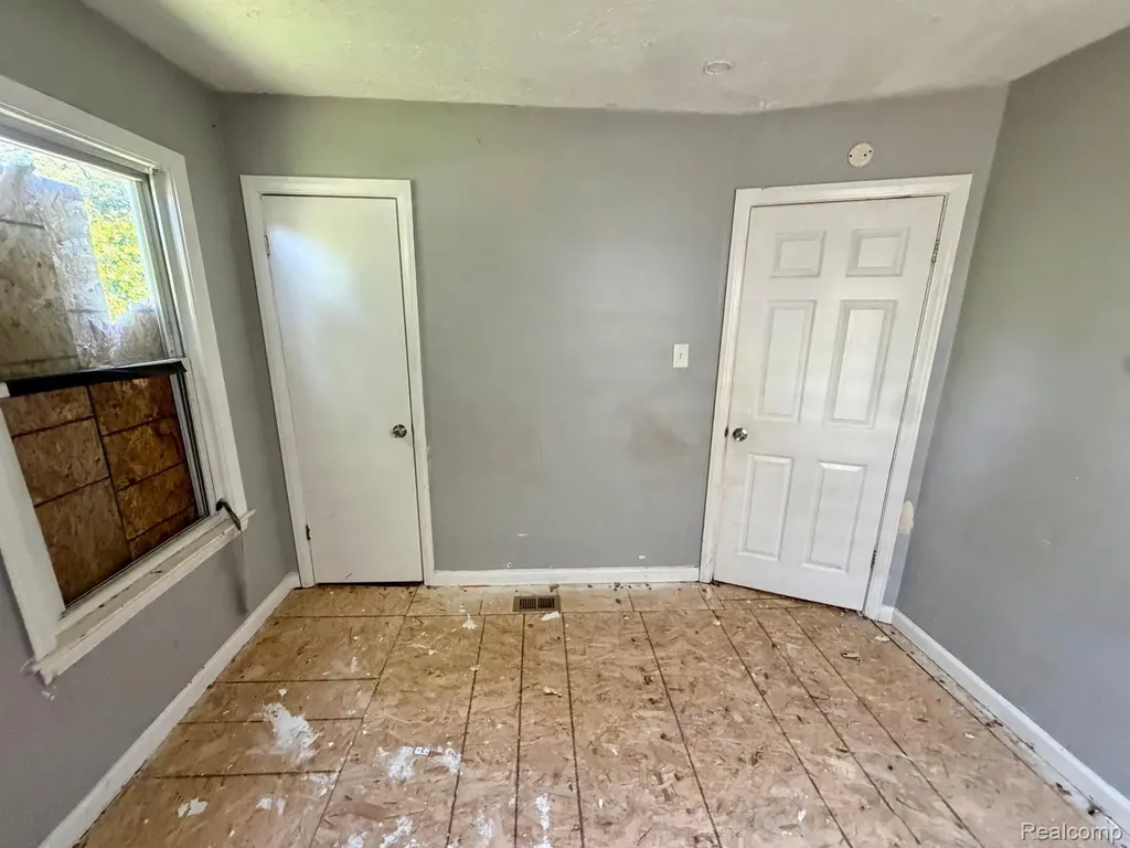 15431 Saratoga Street Detroit City MI 48205