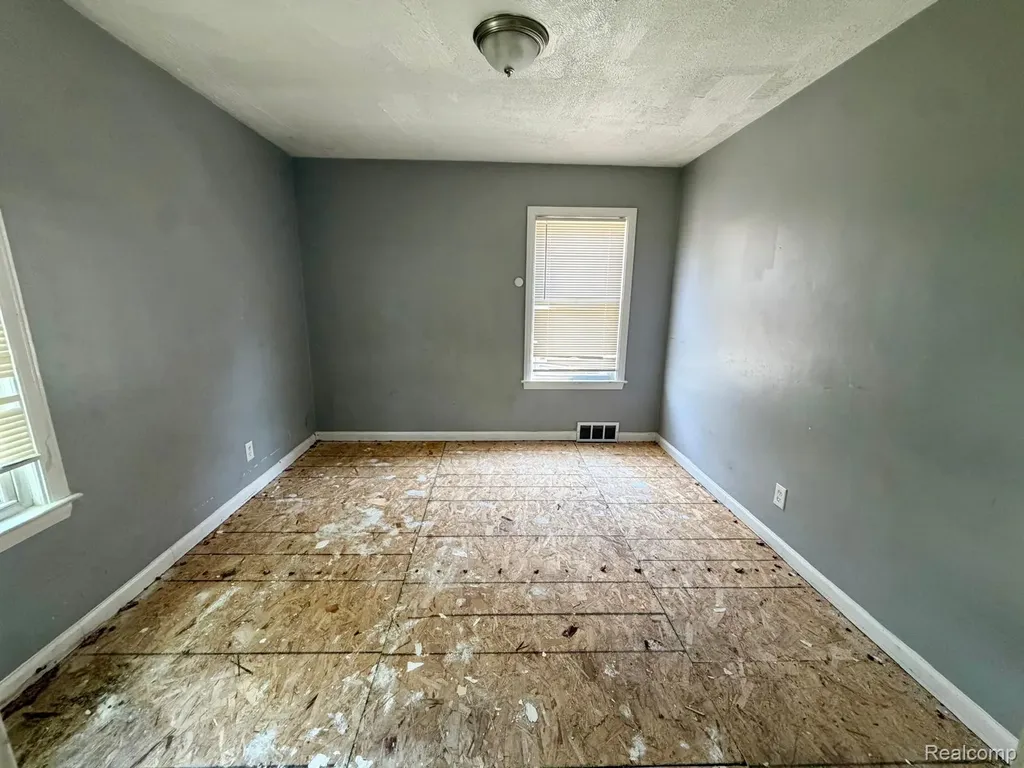15431 Saratoga Street Detroit City MI 48205