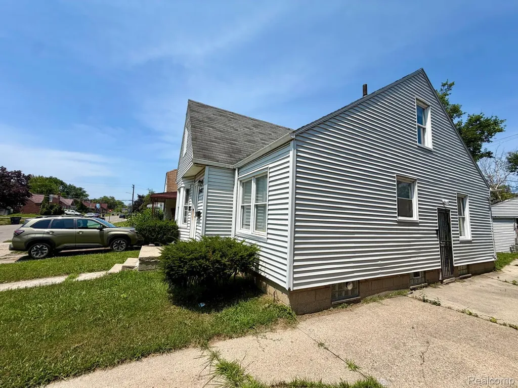 15431 Saratoga Street Detroit City MI 48205
