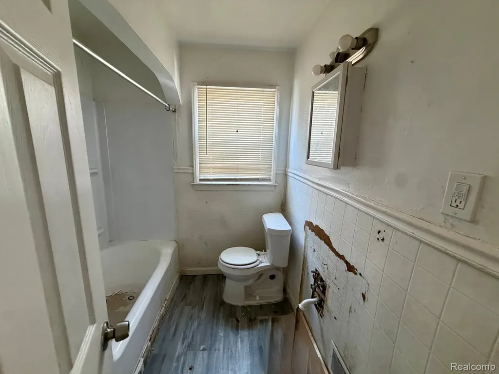 15431 Saratoga Street Detroit City MI 48205