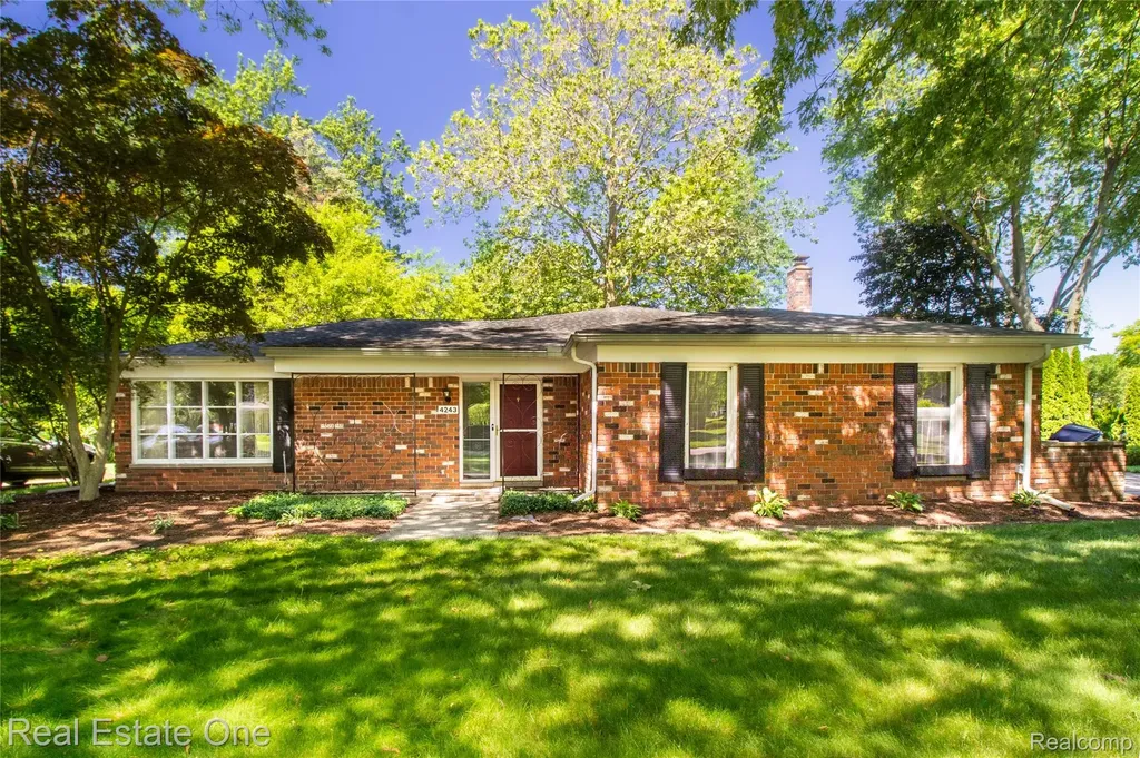 4243 Frostwood Court Troy City MI 48098