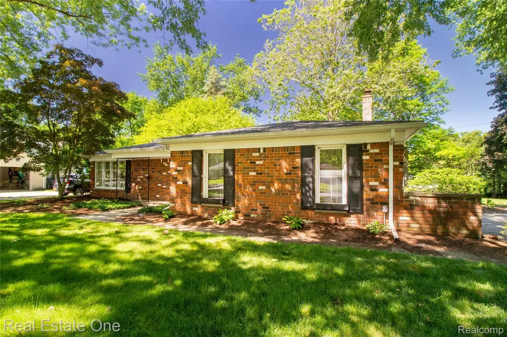 4243 Frostwood Court Troy City MI 48098