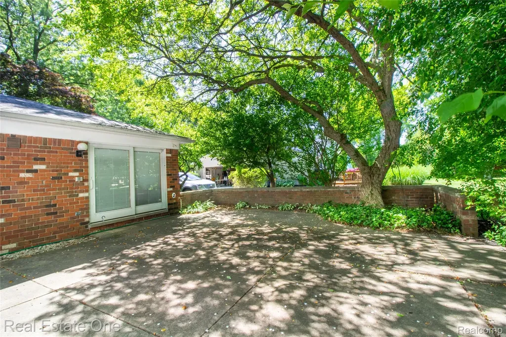 4243 Frostwood Court Troy City MI 48098
