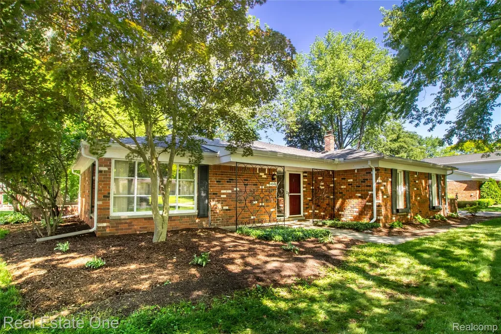 4243 Frostwood Court Troy City MI 48098