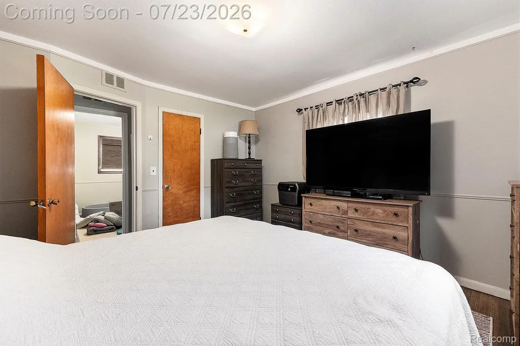 22029 Downing Street St. Clair Shores City MI 48080