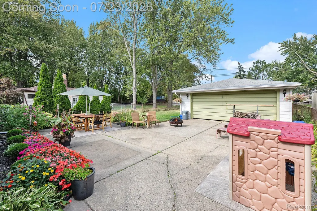 22029 Downing Street St. Clair Shores City MI 48080