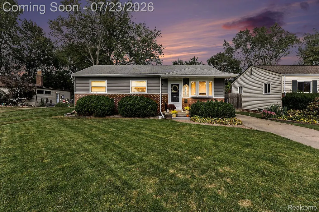 22029 Downing Street St. Clair Shores City MI 48080