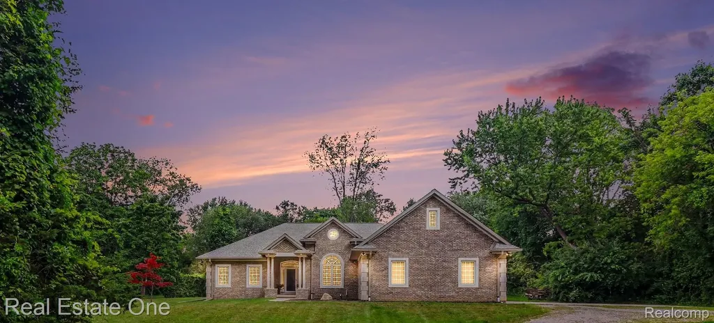 1755 Gray Twig Lane Milford Charter Township MI 48381