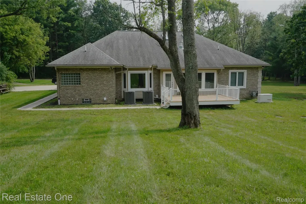 1755 Gray Twig Lane Milford Charter Township MI 48381