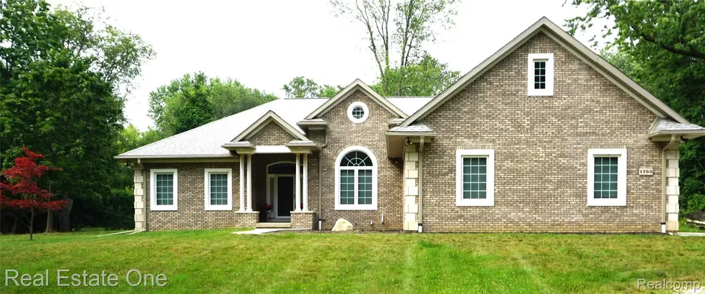 1755 Gray Twig Lane Milford Charter Township MI 48381