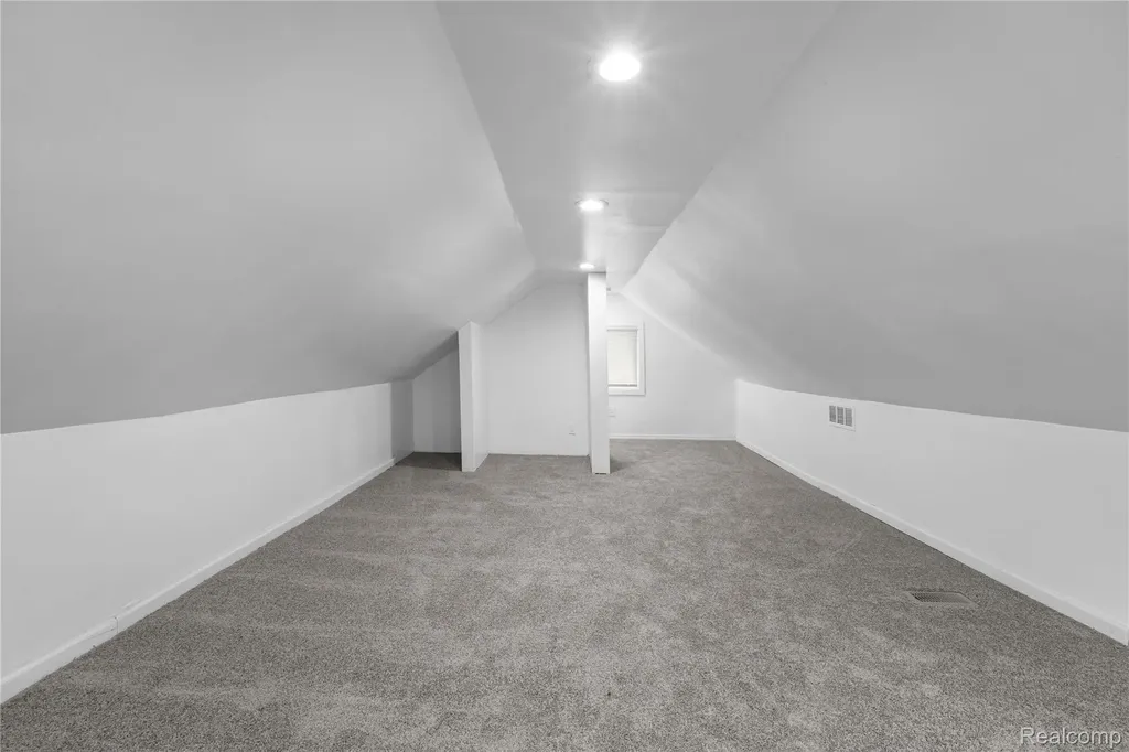 7521 Westminster Avenue Warren City MI 48091