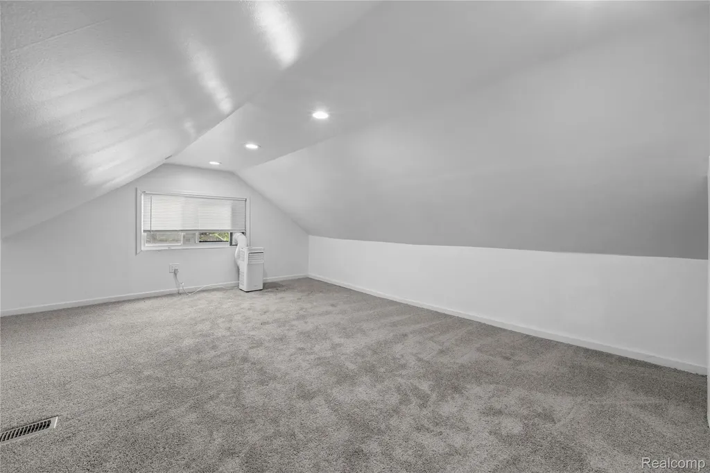 7521 Westminster Avenue Warren City MI 48091