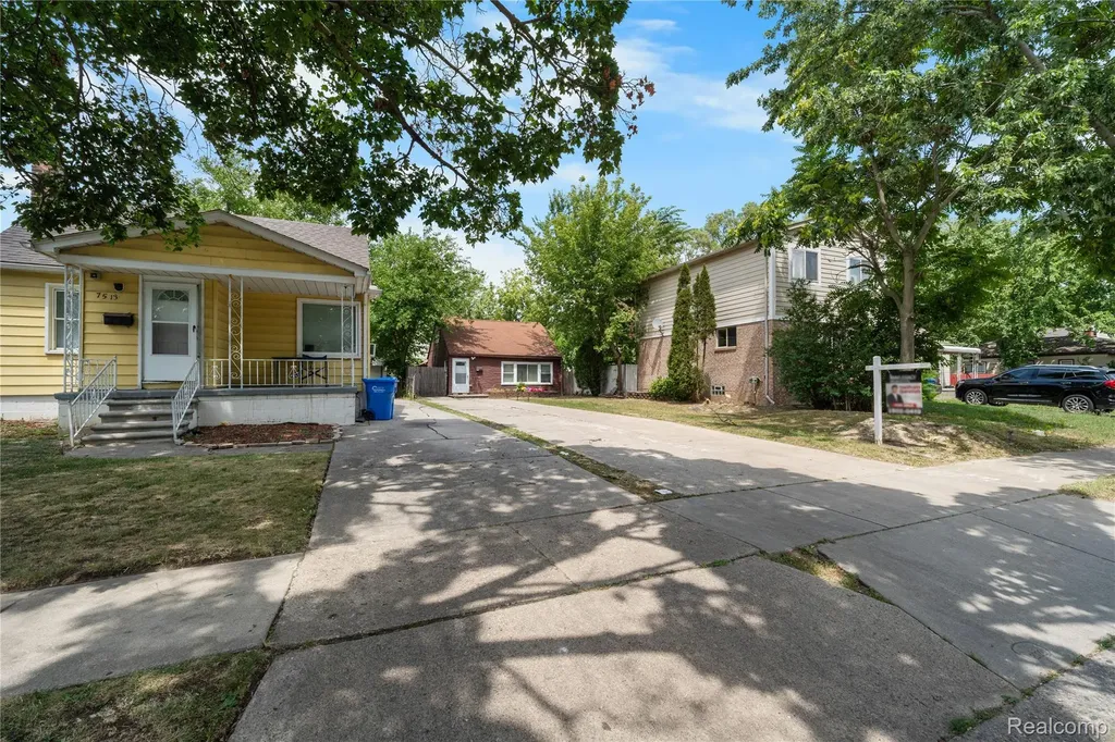 7521 Westminster Avenue Warren City MI 48091