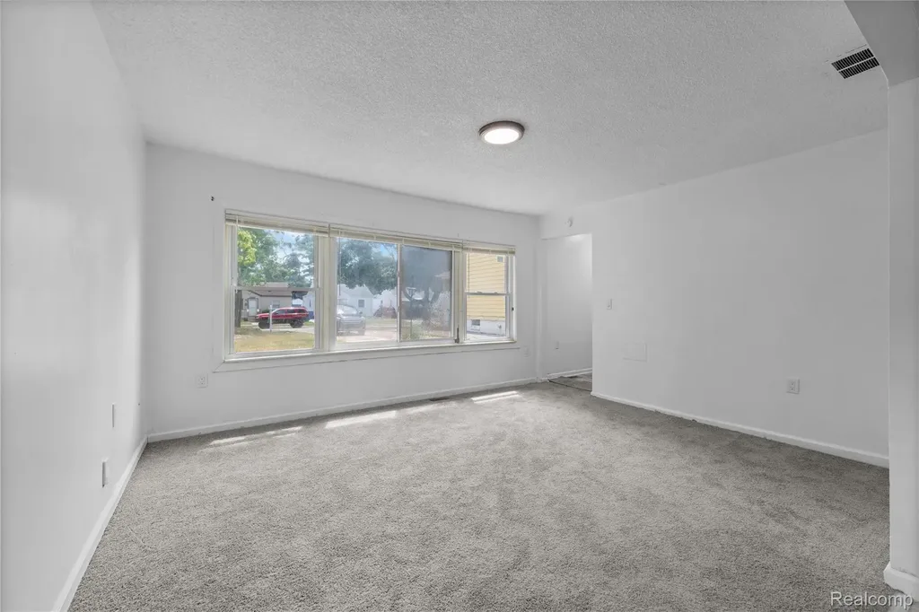 7521 Westminster Avenue Warren City MI 48091