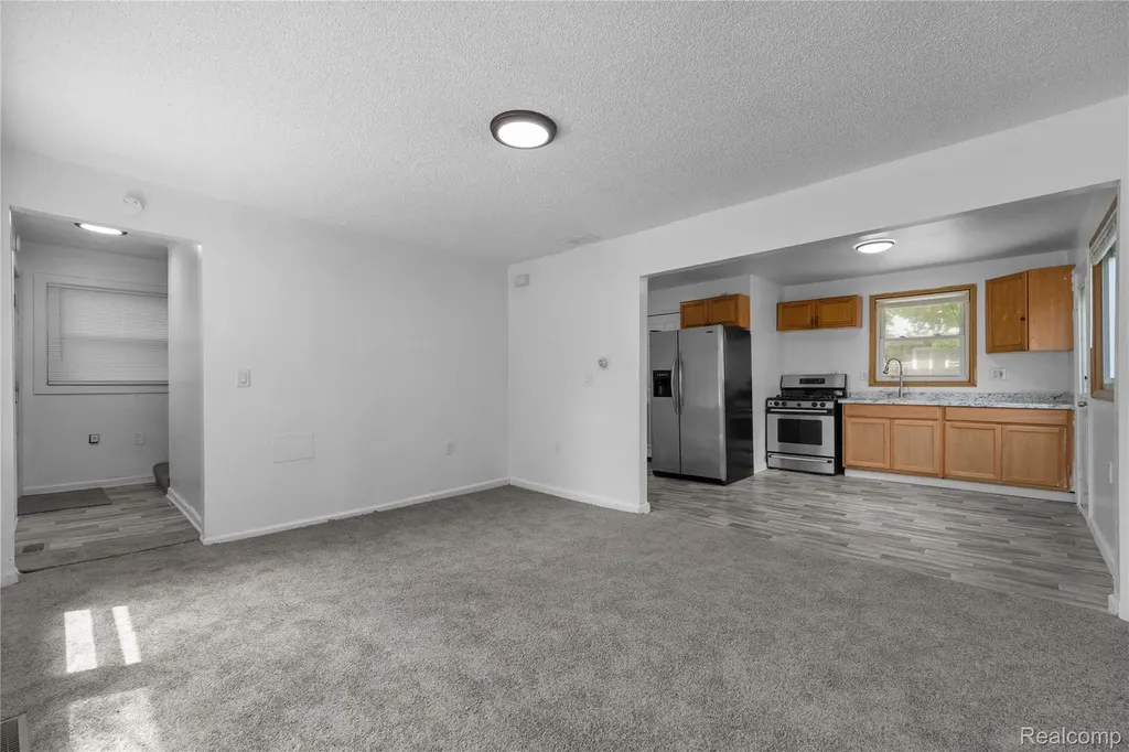 7521 Westminster Avenue Warren City MI 48091