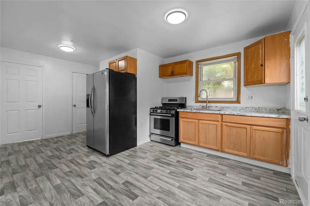 7521 Westminster Avenue Warren City MI 48091