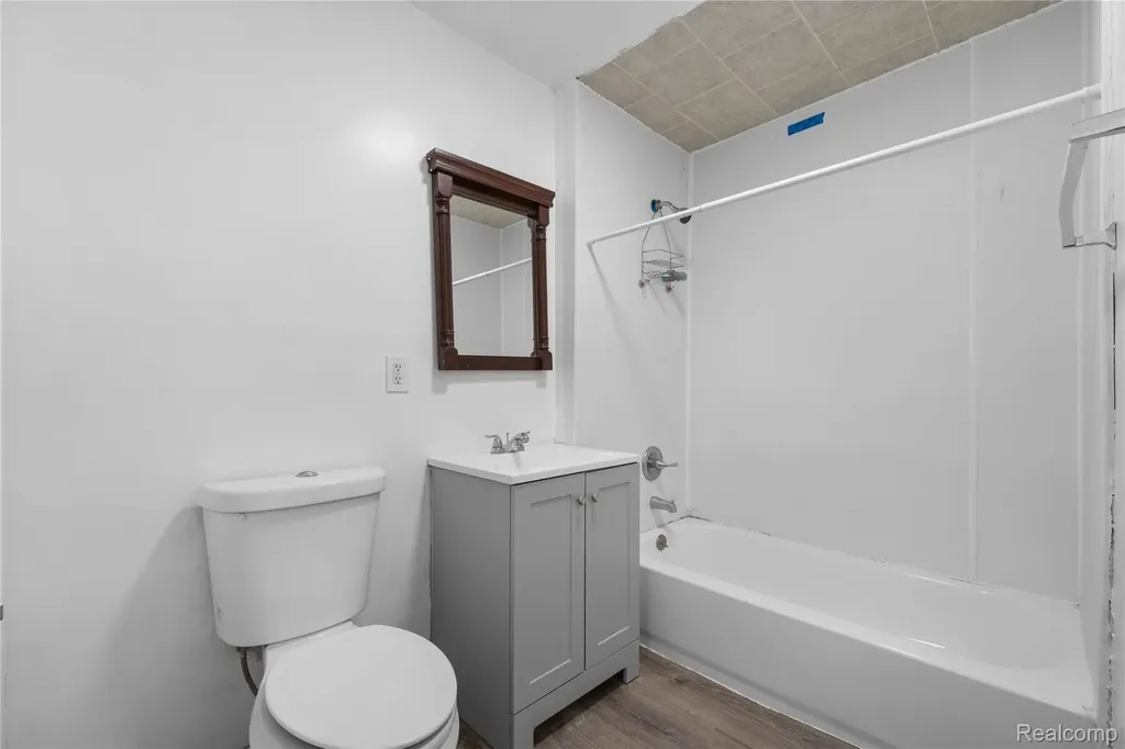 7521 Westminster Avenue Warren City MI 48091