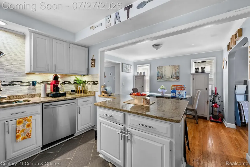 23828 Hollander Street Dearborn Heights City MI 48128