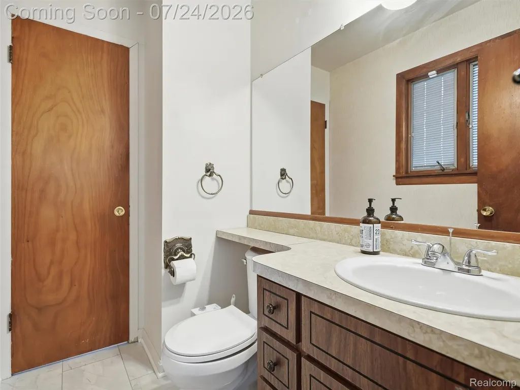 34167 Beechnut Street Westland City MI 48186