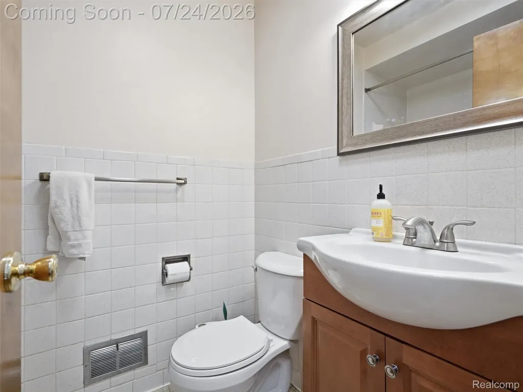 34167 Beechnut Street Westland City MI 48186