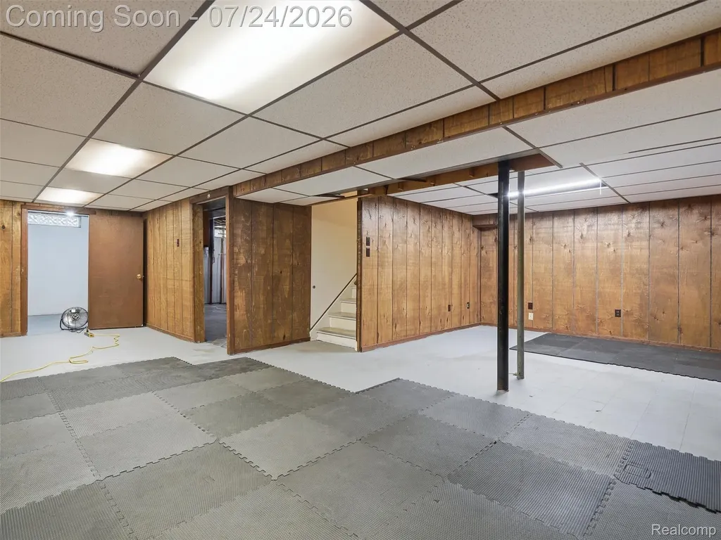 34167 Beechnut Street Westland City MI 48186