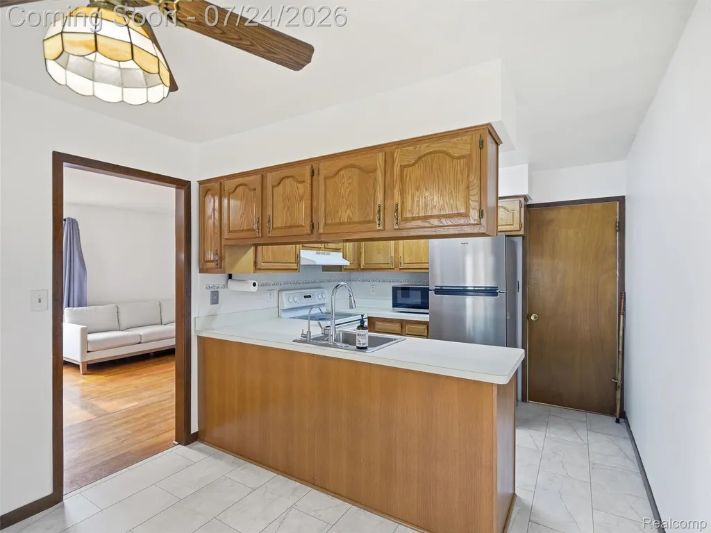 34167 Beechnut Street Westland City MI 48186