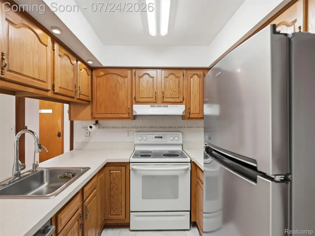 34167 Beechnut Street Westland City MI 48186