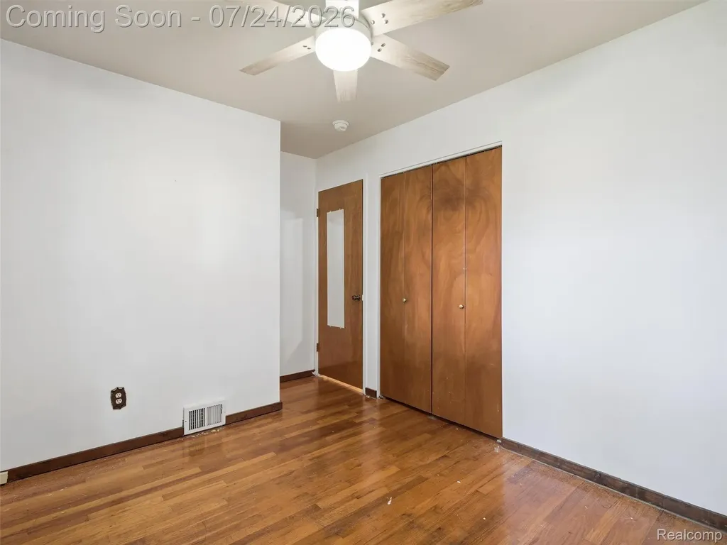 34167 Beechnut Street Westland City MI 48186