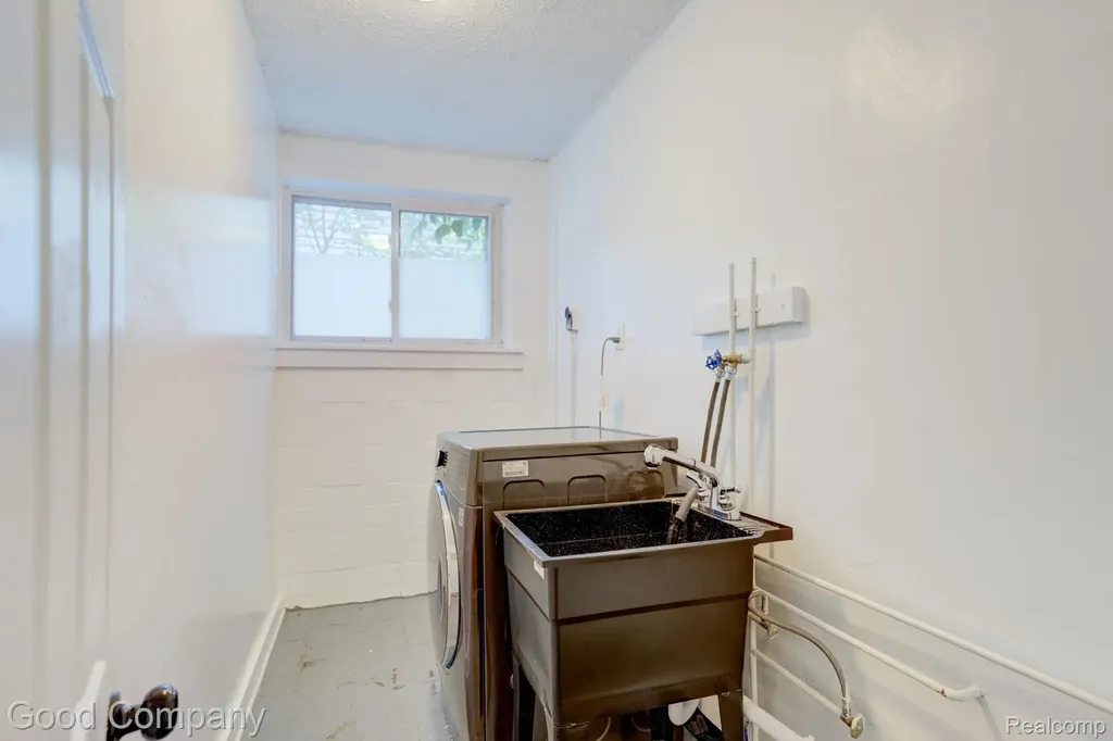 298 Oregon Street York Charter Township MI 48198