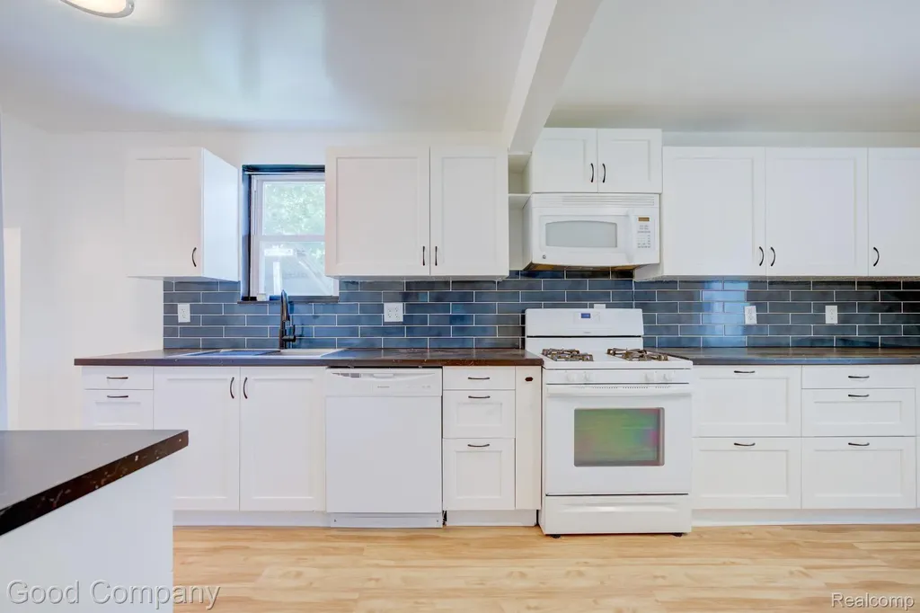 298 Oregon Street York Charter Township MI 48198