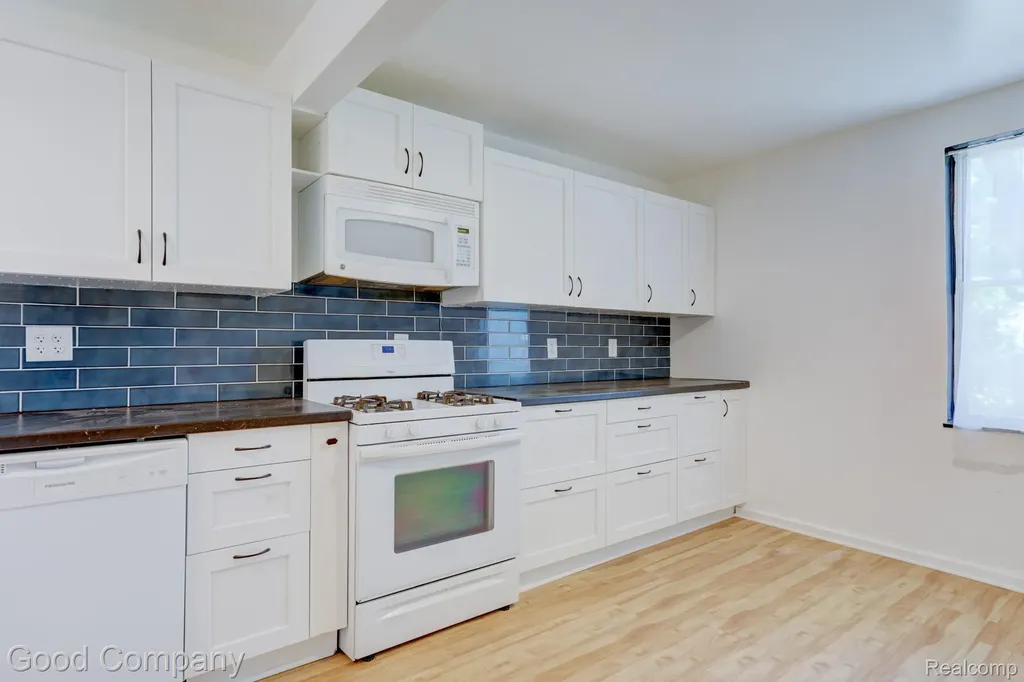 298 Oregon Street York Charter Township MI 48198