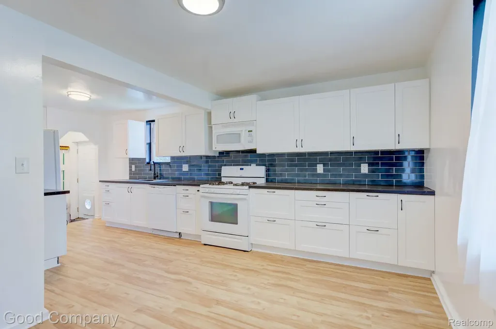298 Oregon Street York Charter Township MI 48198