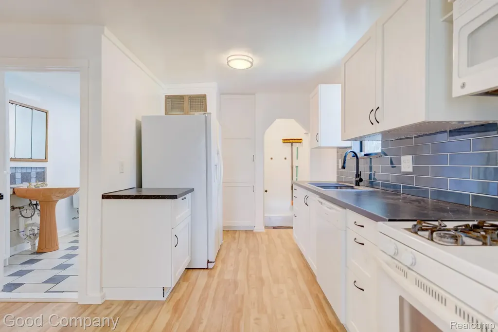 298 Oregon Street York Charter Township MI 48198