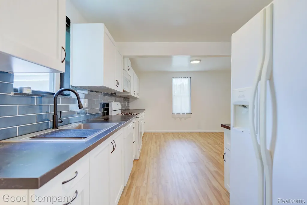 298 Oregon Street York Charter Township MI 48198