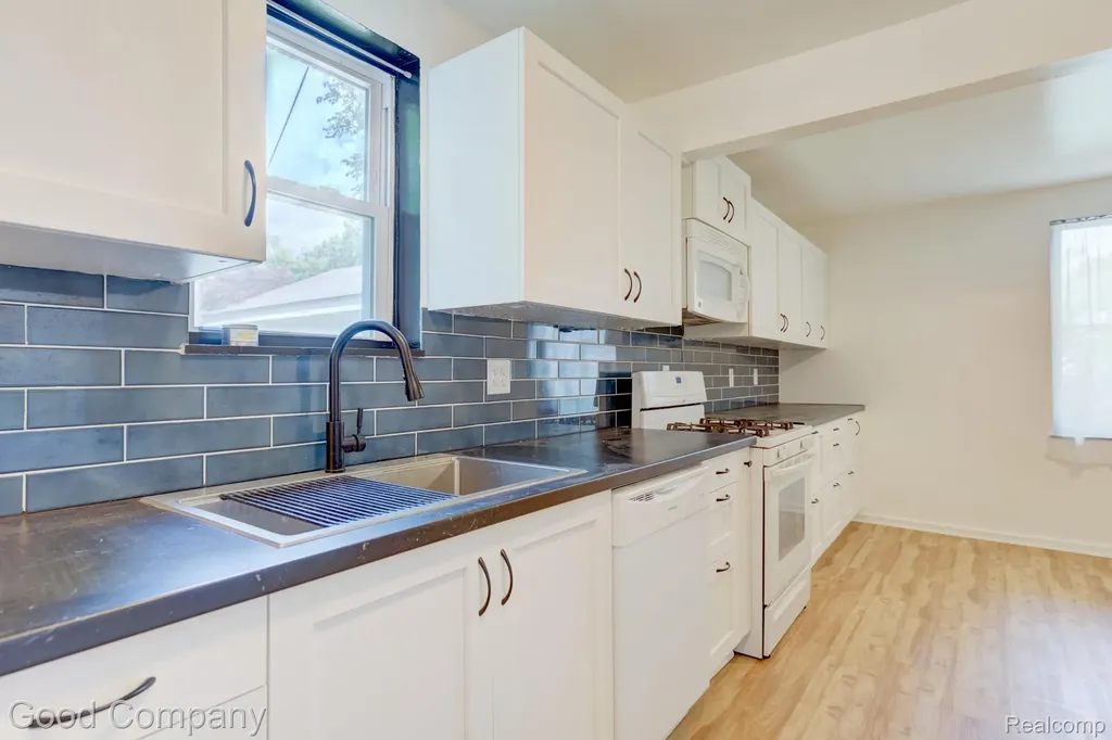 298 Oregon Street York Charter Township MI 48198