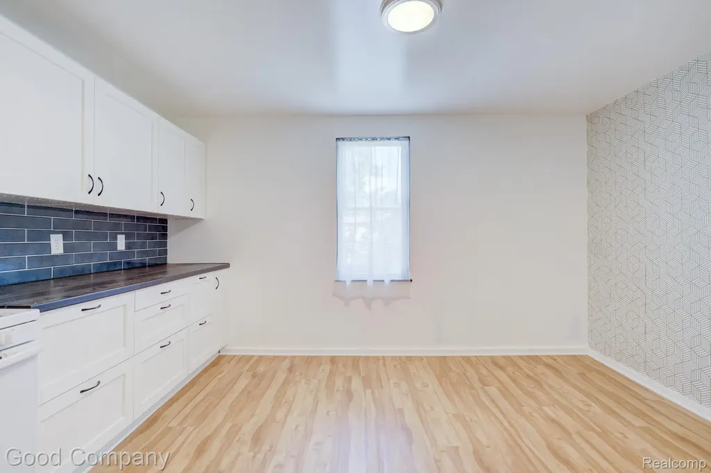 298 Oregon Street York Charter Township MI 48198