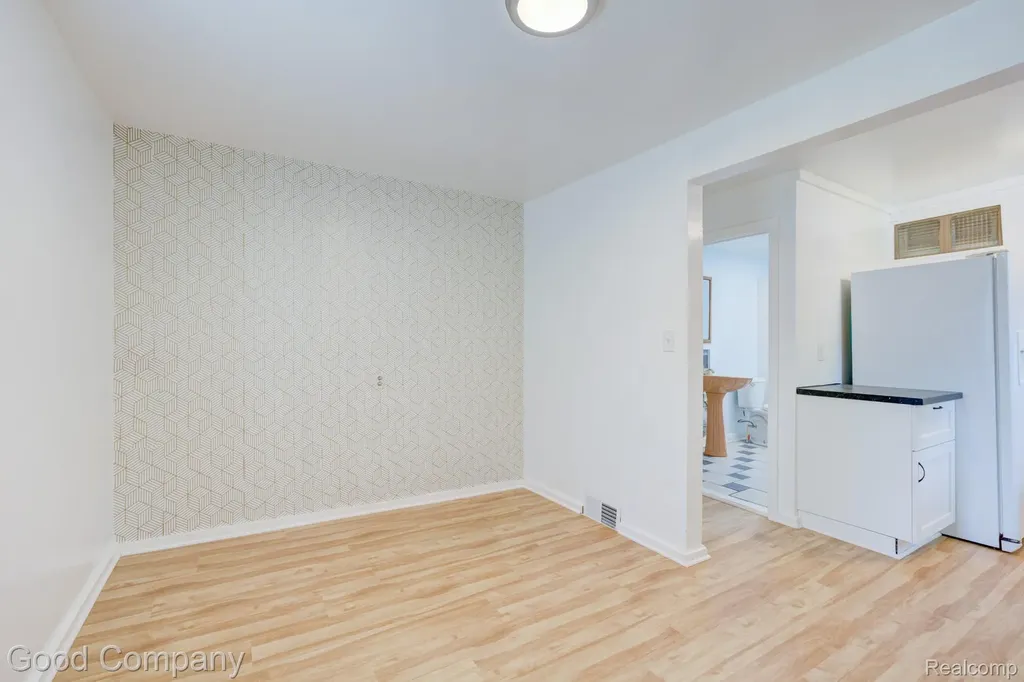 298 Oregon Street York Charter Township MI 48198
