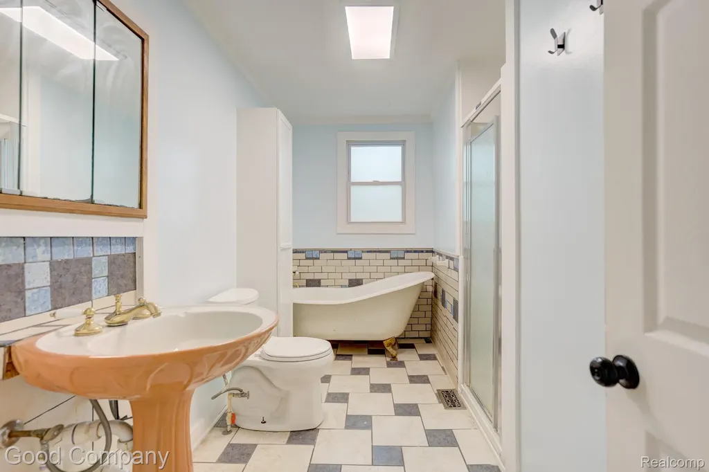 298 Oregon Street York Charter Township MI 48198
