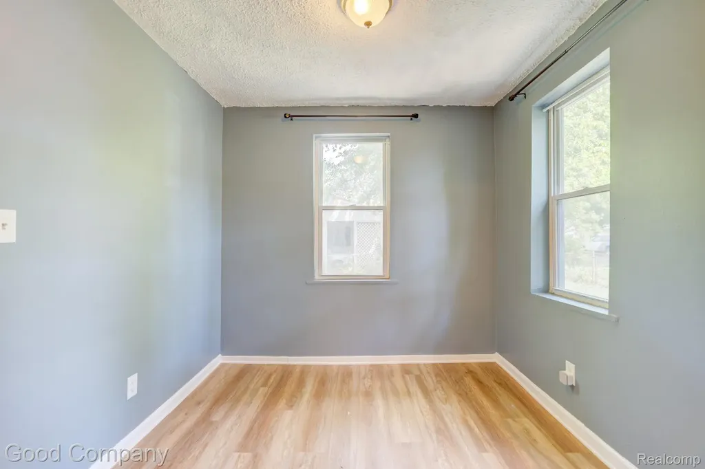 298 Oregon Street York Charter Township MI 48198