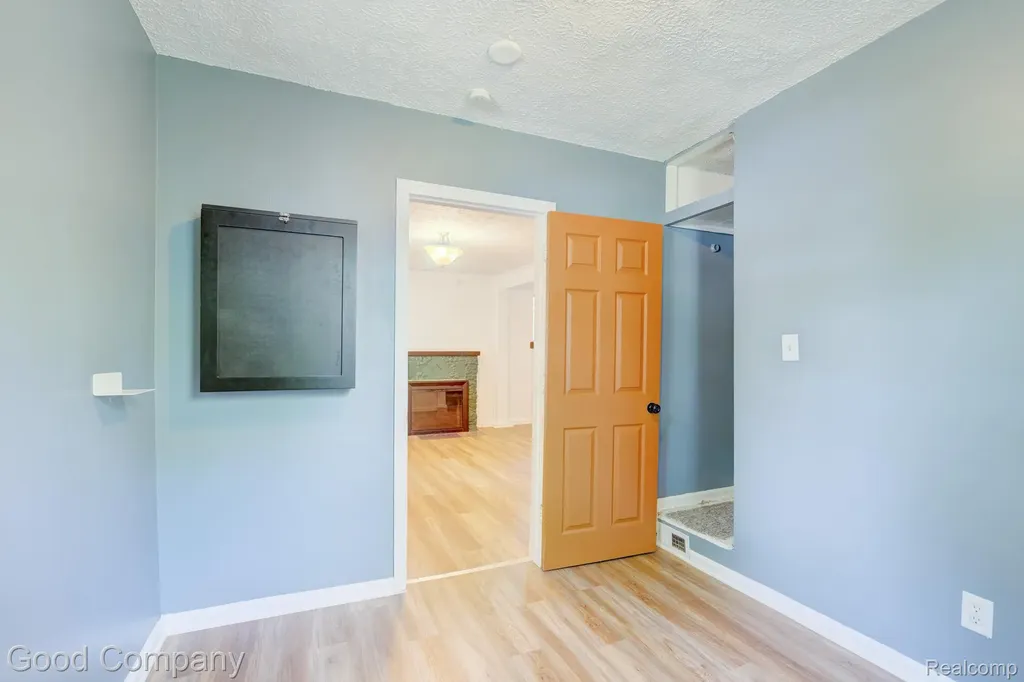 298 Oregon Street York Charter Township MI 48198