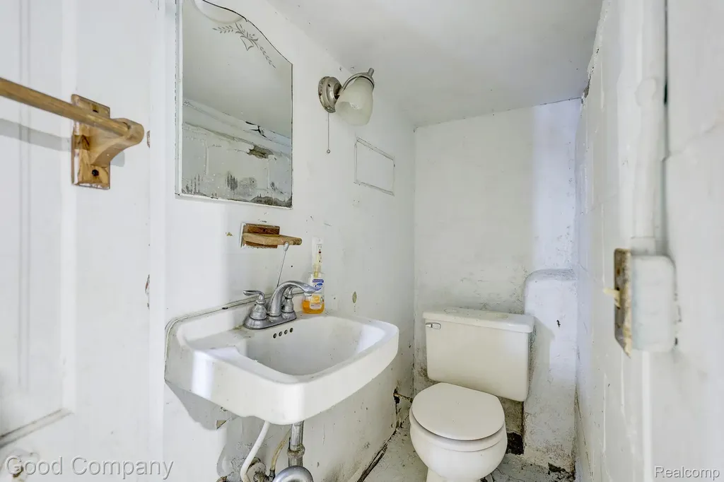 298 Oregon Street York Charter Township MI 48198
