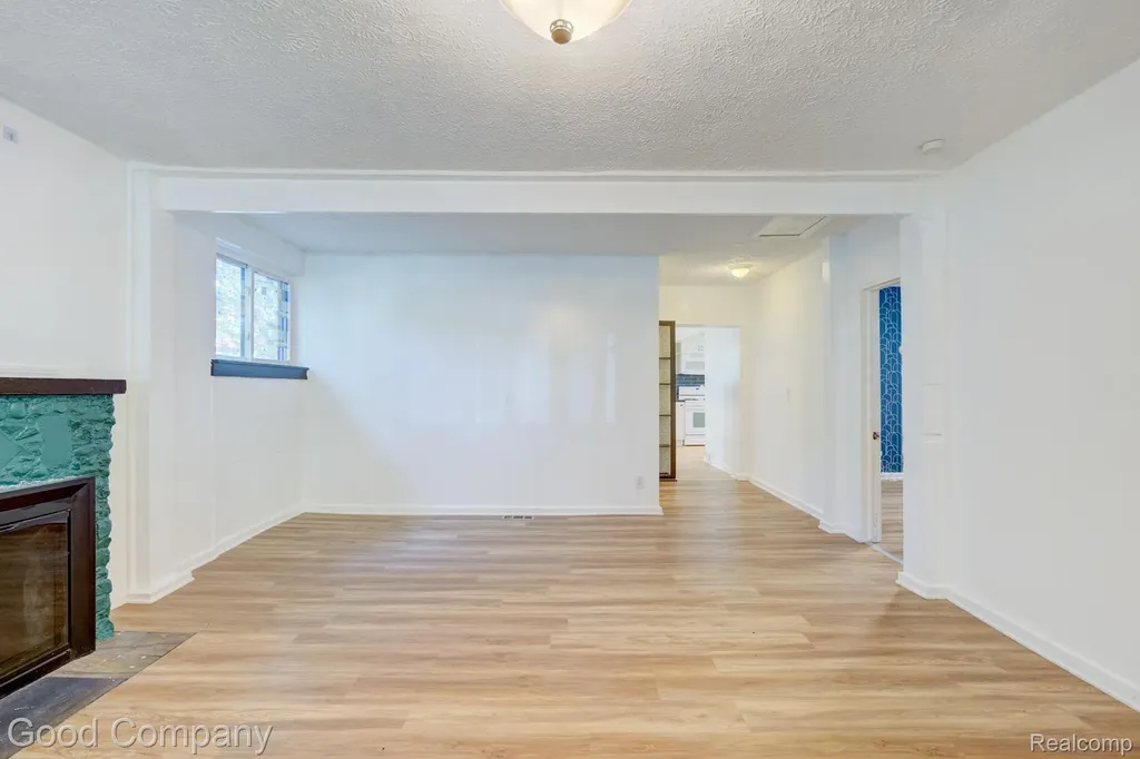 298 Oregon Street York Charter Township MI 48198
