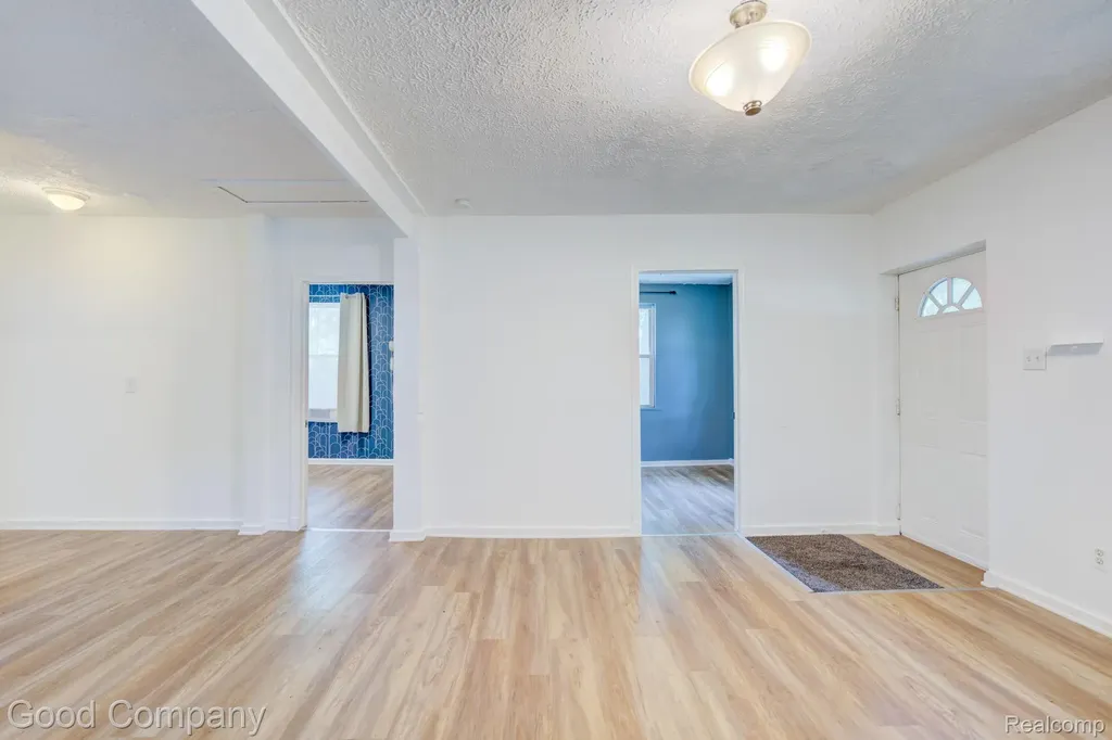 298 Oregon Street York Charter Township MI 48198