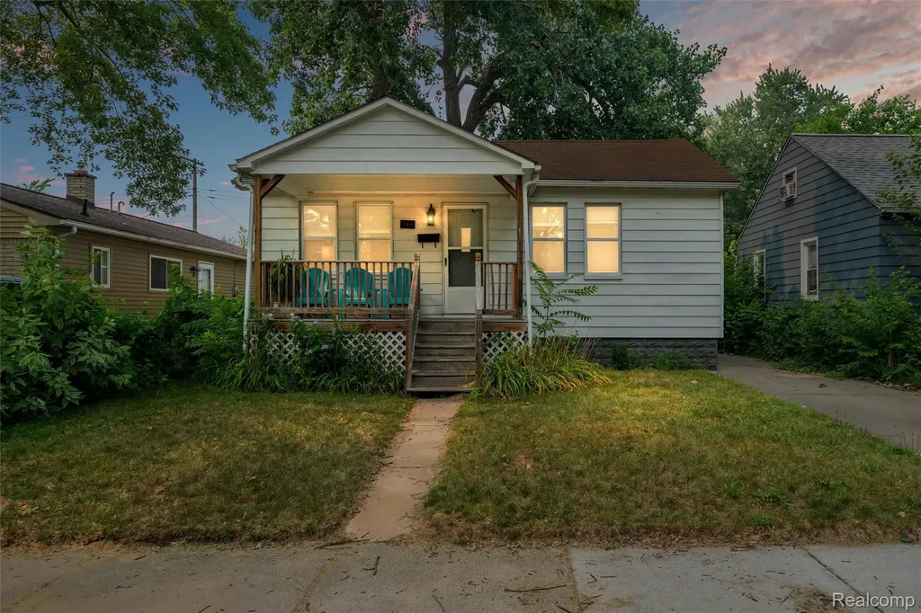 516 Orchard Avenue Hazel Park City MI 48030