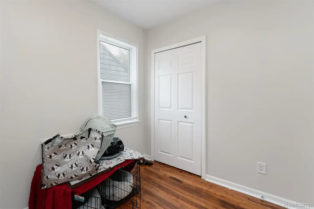516 Orchard Avenue Hazel Park City MI 48030
