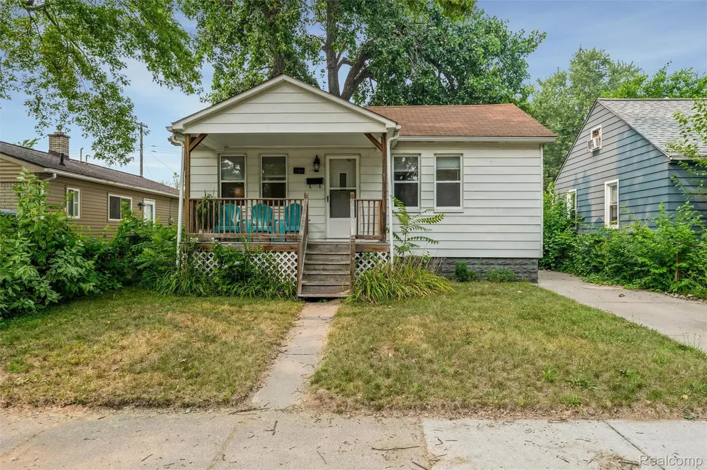 516 Orchard Avenue Hazel Park City MI 48030